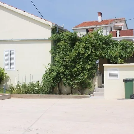 Seaside House Preko, Ugljan - 12078 בית נופש